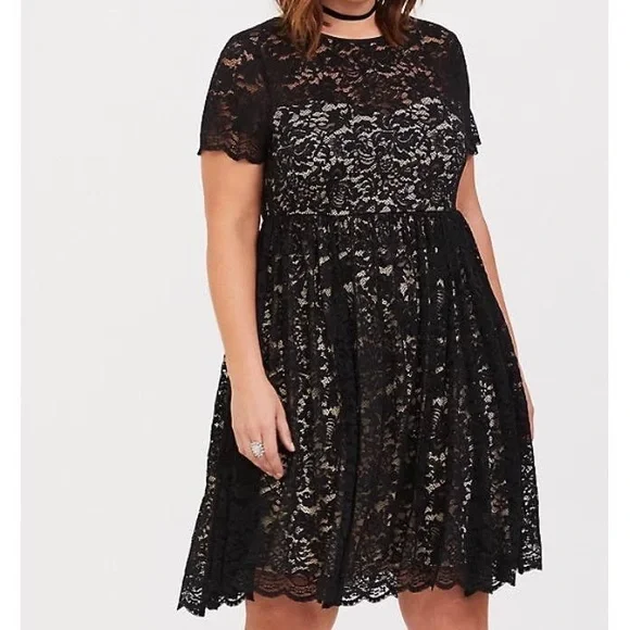 two sisters white lace dress Lady Black Tie - Bethany Dress - White